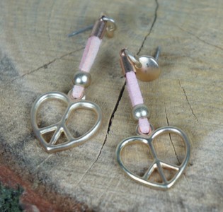 Pendientes coraz&oacute;n rosa claro (1 ud)