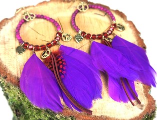 Pendientes de plumas moradas estilo Ibiza (1 ud.)
