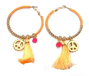 Pendientes Color Salmón Estilo Ibiza con Símbolo de la Paz y Borla (1 ud)